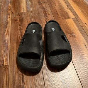 Men’s size 10 sandals